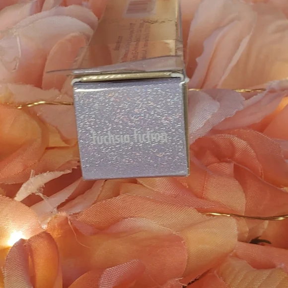 Stila Liquid Eyeshadow (Fuchsia Fiction) - Picture 4 of 4